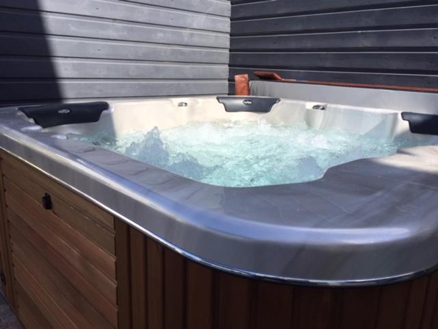 Nicole Residence Avec Piscine Chauffee & Jacuzzi Saint-Andre Εξωτερικό φωτογραφία