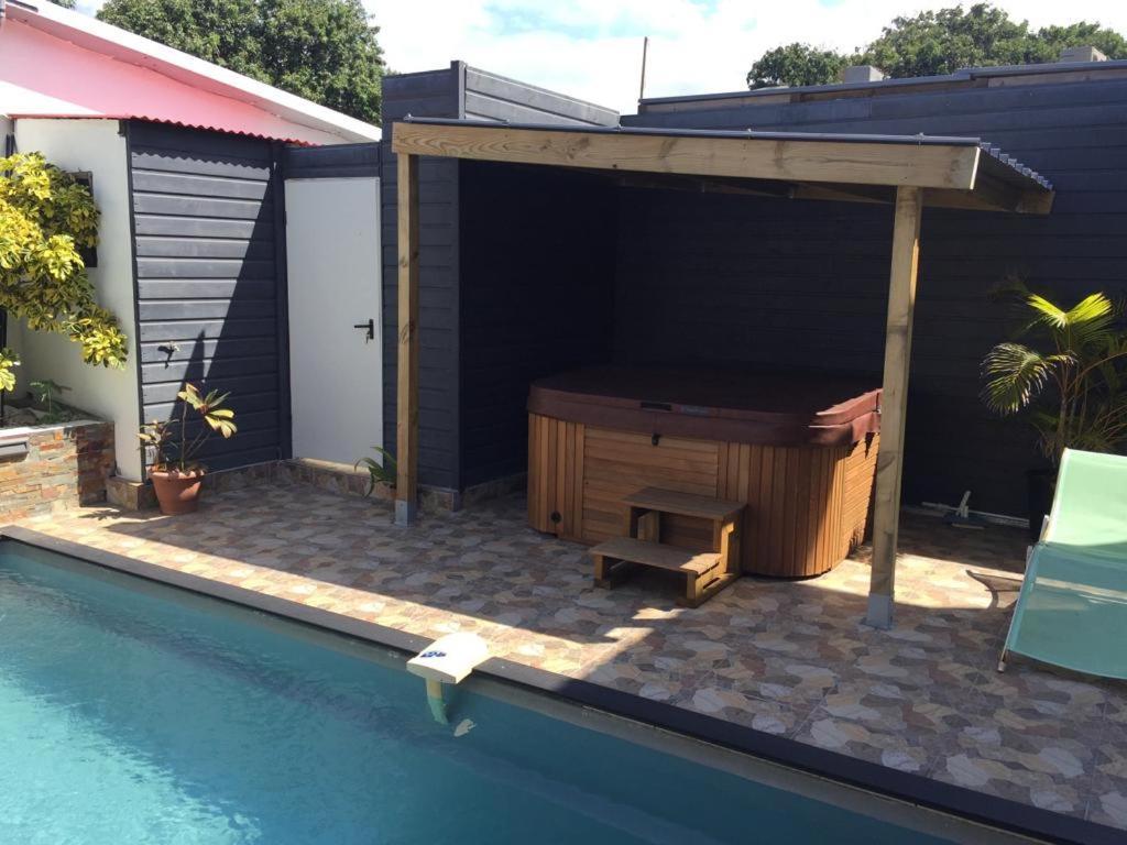 Nicole Residence Avec Piscine Chauffee & Jacuzzi Saint-Andre Εξωτερικό φωτογραφία
