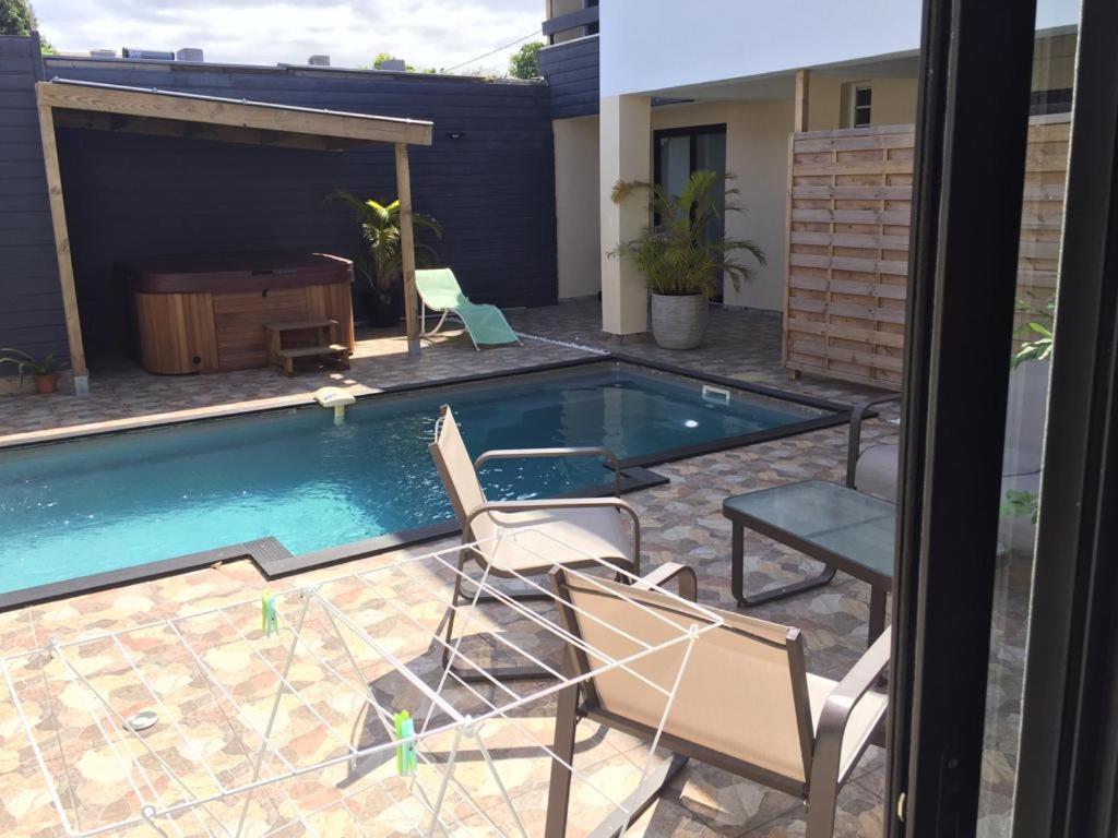 Nicole Residence Avec Piscine Chauffee & Jacuzzi Saint-Andre Εξωτερικό φωτογραφία
