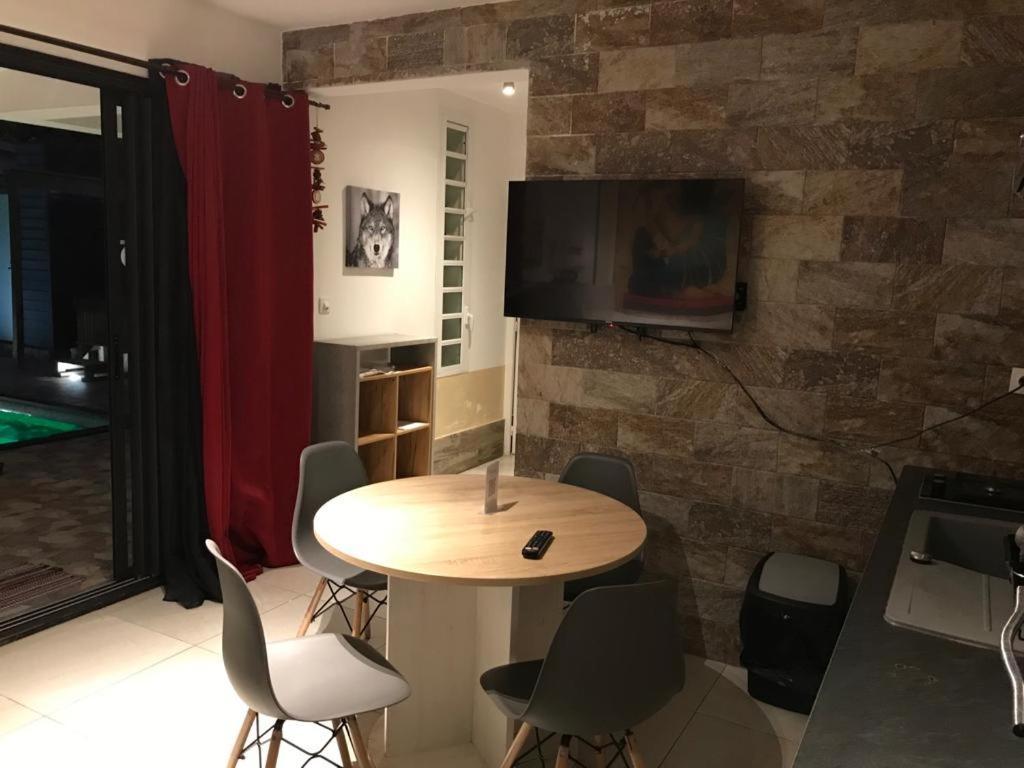 Nicole Residence Avec Piscine Chauffee & Jacuzzi Saint-Andre Εξωτερικό φωτογραφία